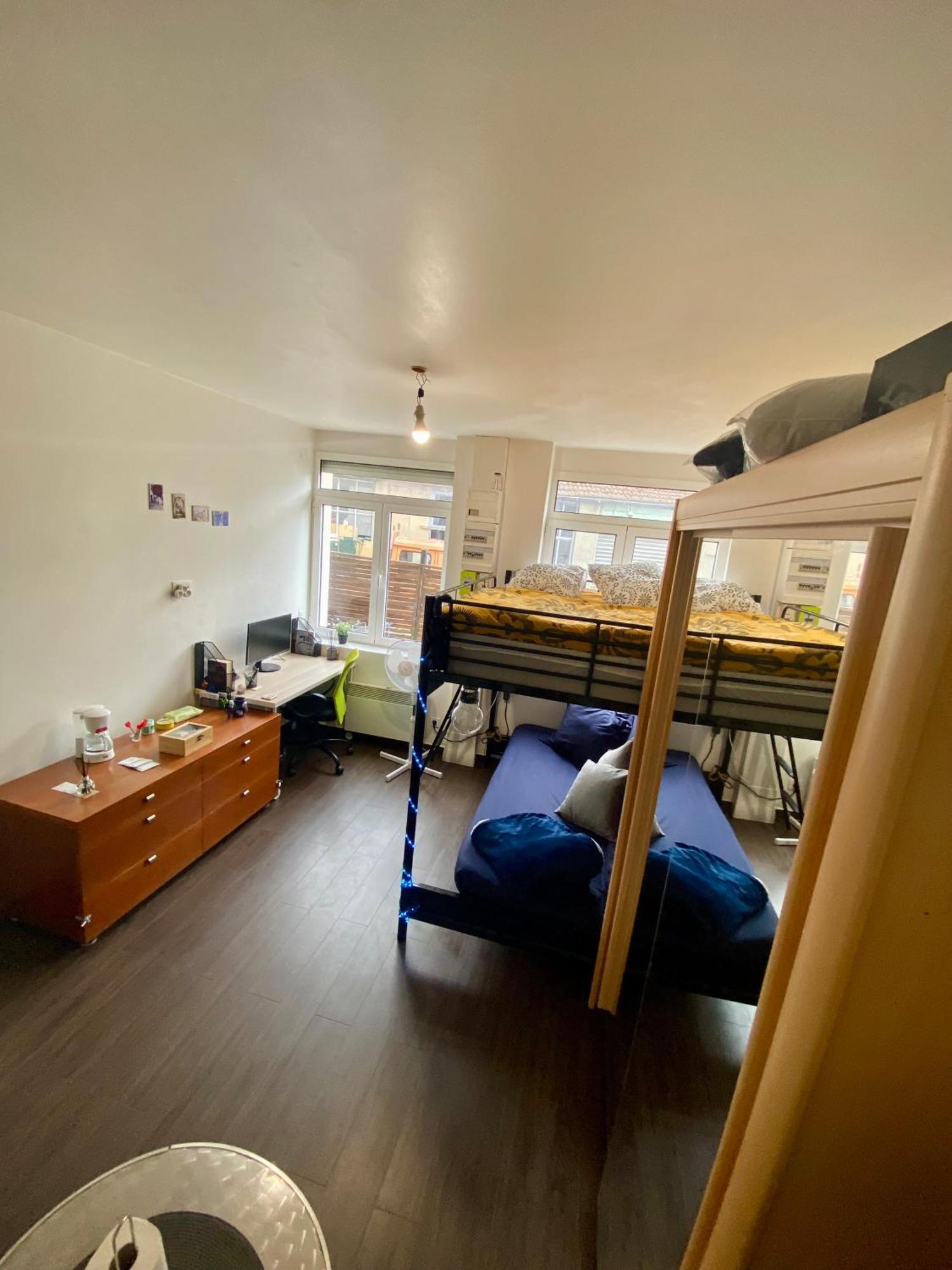 Integral , La Defense Paris , Propre A Cote De Tous Commodite Nanterre