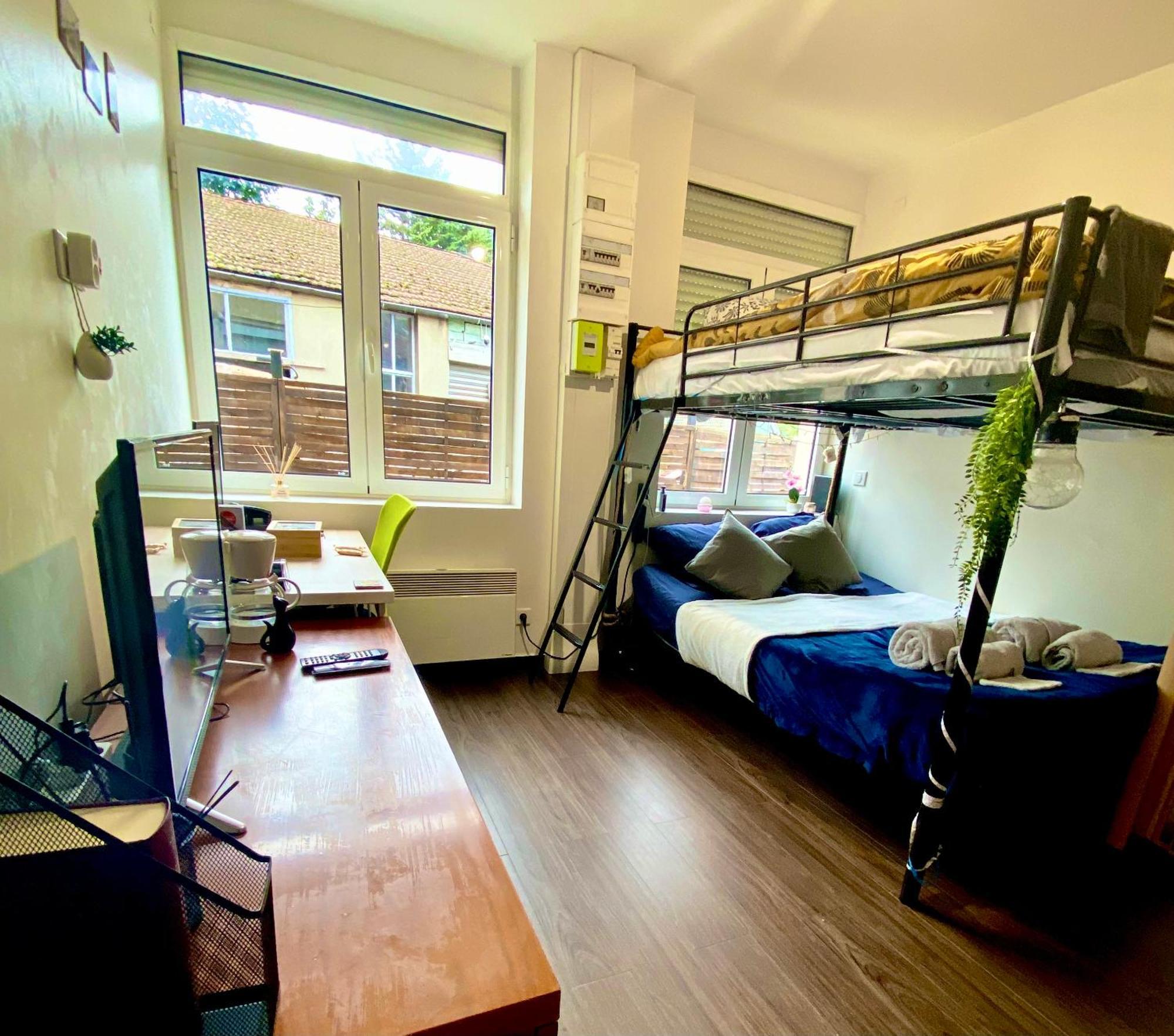 Integral , La Defense Paris , Propre A Cote De Tous Commodite Nanterre